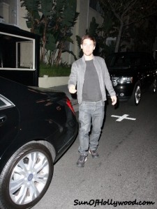 tobeymaguire_kevinconnolly_sunofhollywood_03 Better Watch Out For His Spidey Hand