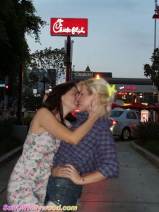 jessicasugarkiper_hollyhuebner_chickfila_kissin_sunofhollywood_13 jessicasugarkiper_hollyhuebner_chickfila_kissin_sunofhollywood_13